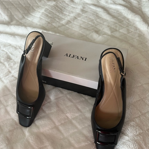 Women's Sling Back Shoe Black. NWT - Picture 2 of 6